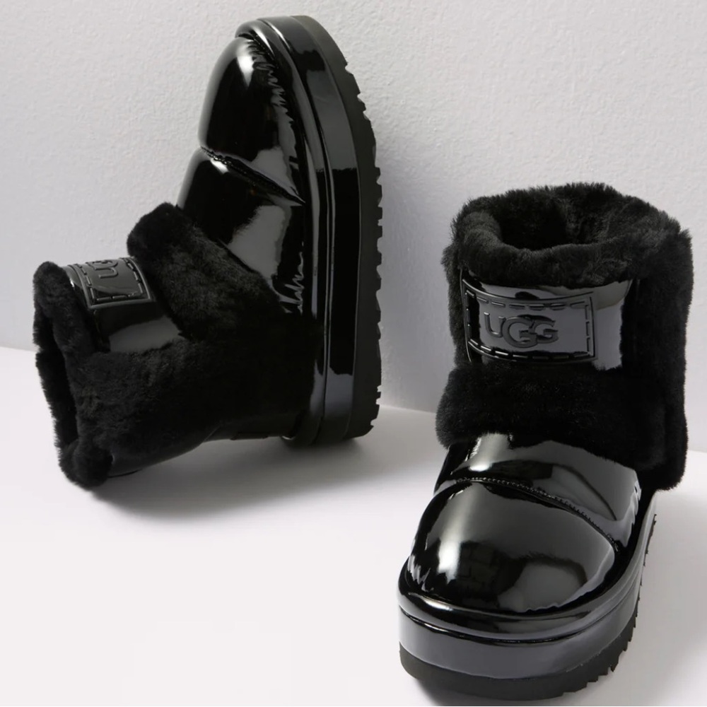 NWOT UGG Classic Chillapeak Shine Boots